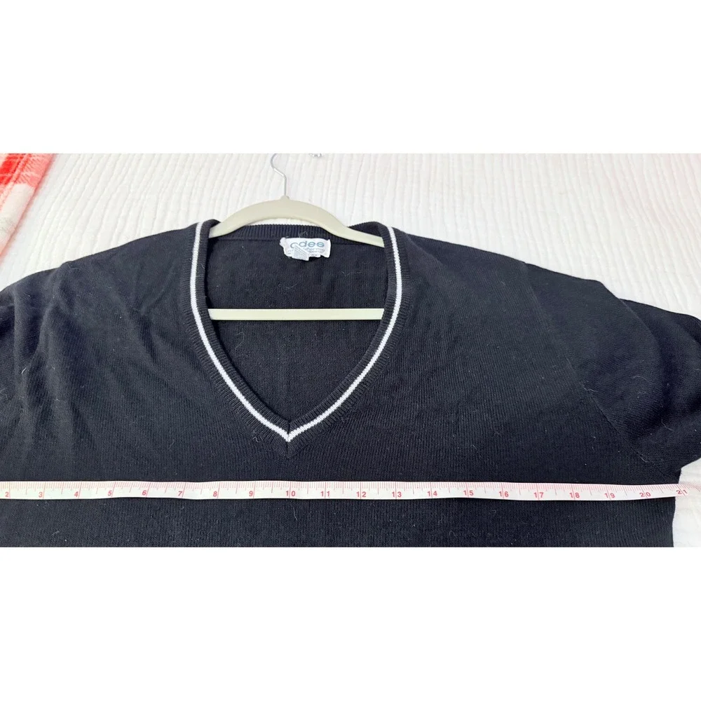 Vintage 80s Adee California Men's Novelty Otter Fishing Skiing Sweater 42 V-Neck